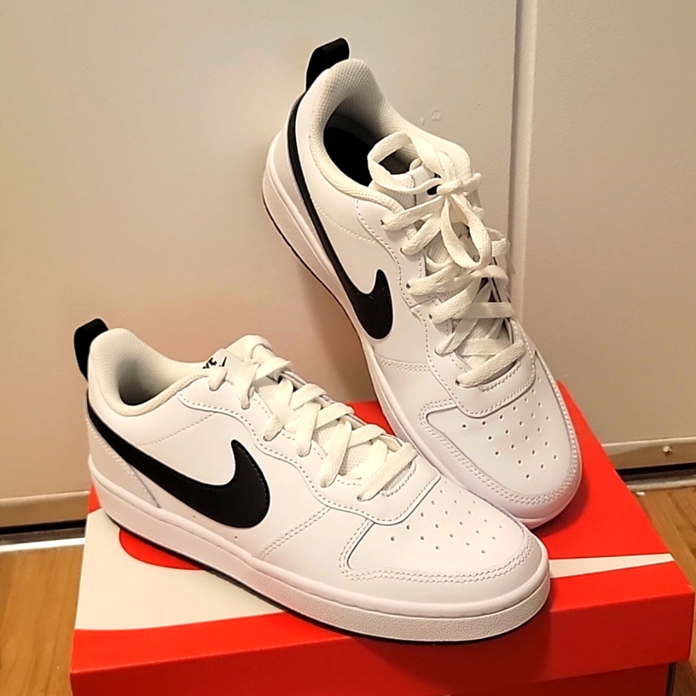Nike Court Borough Low 2